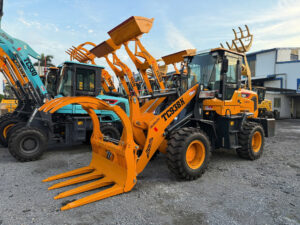 Máy xúc lật kẹp gỗ TC938K - công suất 83kw